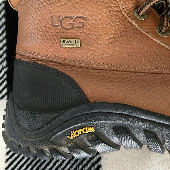 UGG Adirondack II TALL boots 8 - Picture 14 of 14
